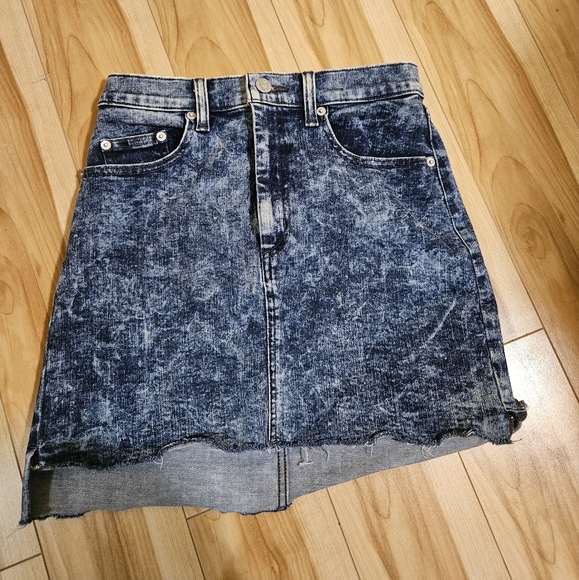 Wilfred Dresses & Skirts - Wilfred Acid-Wash Jean Skirt in XS